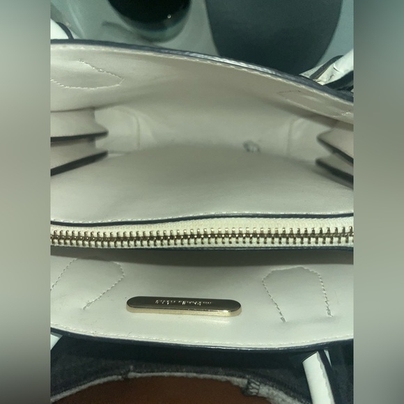 small/medium sized black/white michael kors purse - Picture 2 of 6